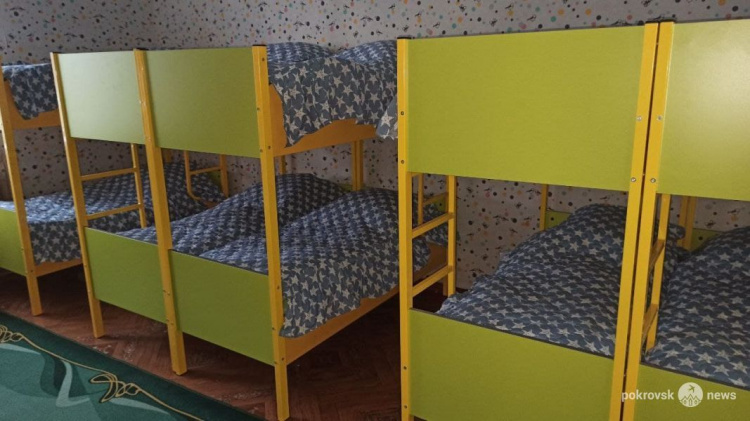 Для трех детских садов Покровска купили новую мебель