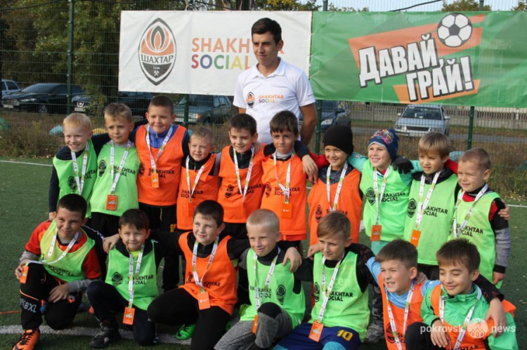 «Давай, играй!» в Покровске: новый футбольный сезон начался с товарищеского турнира