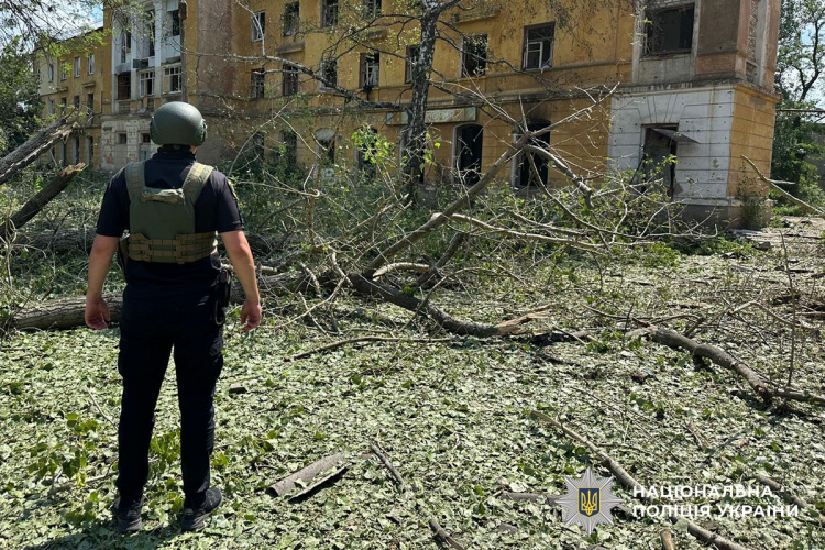 Загибель двох цивільних та поранення ще 10 зафіксували за 14 липня поліцейські Донеччини