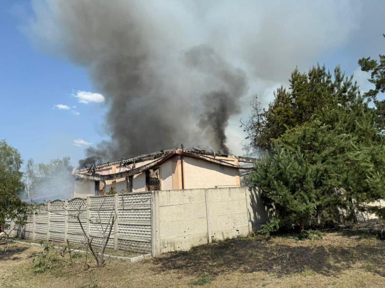 КАБом по Мирнограду, дронами – по цивільних: поліція інформує про обстріли Донеччини 9 червня