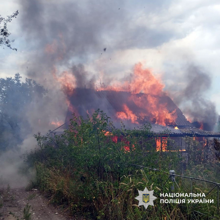 Дві людини загинули, шестеро зазнали поранень через російські обстріли Донеччини 30 серпня