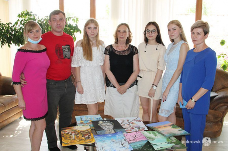 «Донецксталь» и ШУ «ПОКРОВСКОЕ» наградили победительниц всеукраинского конкурса «Охрана труда глазами детей»