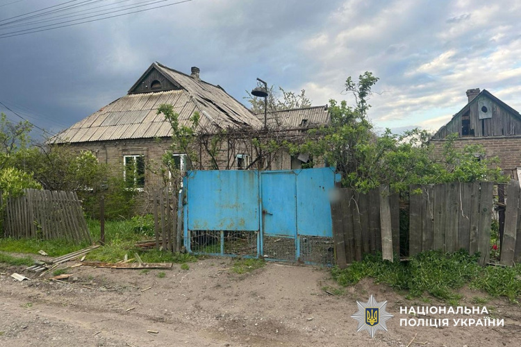 Дві людини загинули, три зазнали поранень через російські обстріли Донеччини 26 квітня