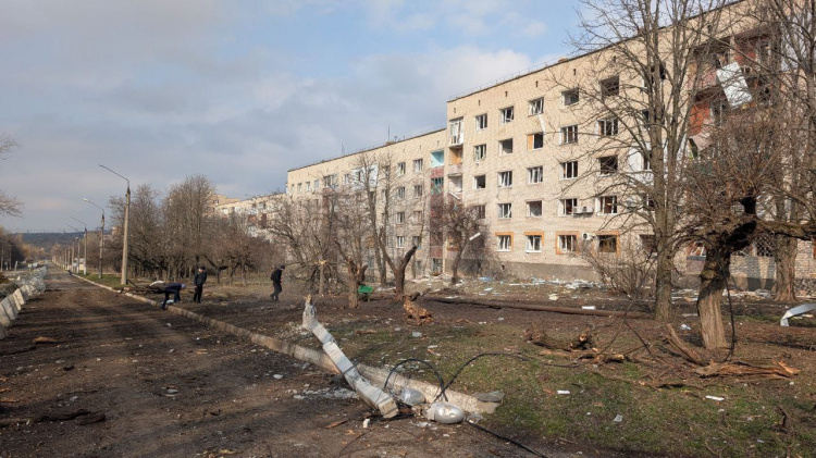 Четверо людей постраждали внаслідок російських обстрілів Донеччини 19 березня