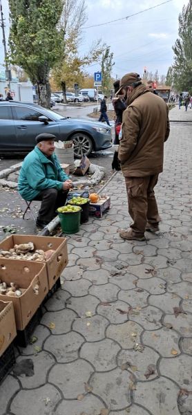 Муниципальная служба Покровск продолжает борьбу со стихийной торговлей