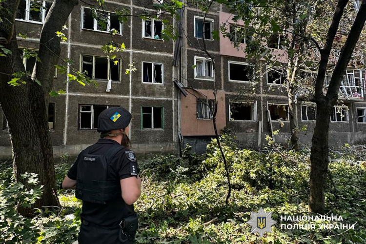 За добу ворог обстріляв 12 населених пунктів Донеччини: три людини загинули, шестеро зазнали поранень