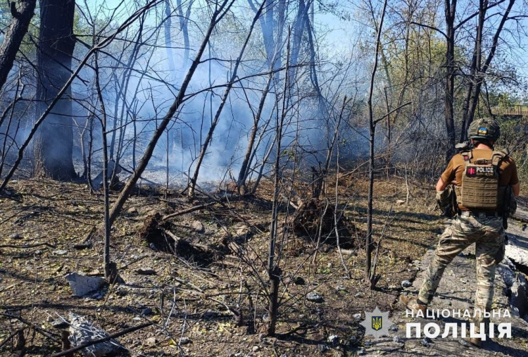 По Покровську – дронами та артою, на Мирноград – ФАБи: поліція повідомила про наслідки обстрілів 16 вересня