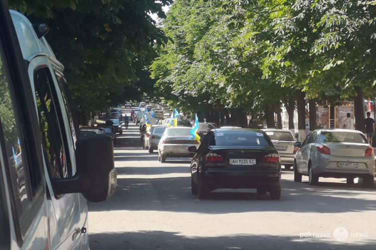 В Покровске отметили День Конституции митингом и автопробегом