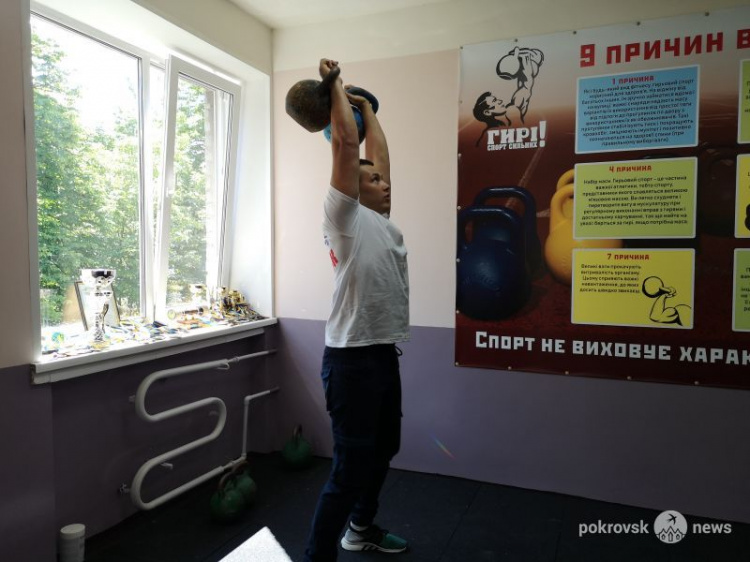 В Покровске состоялось открытие зала армрестлинга и гиревого спорта на базе СЮТ