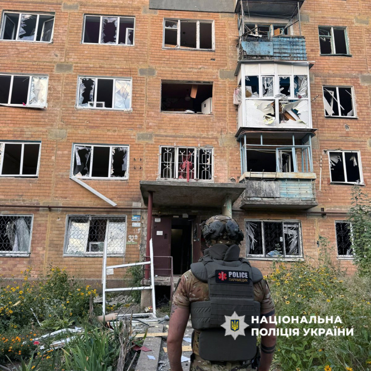 Троє людей загинули, сім зазнали поранень унаслідок масованих обстрілів Донеччини