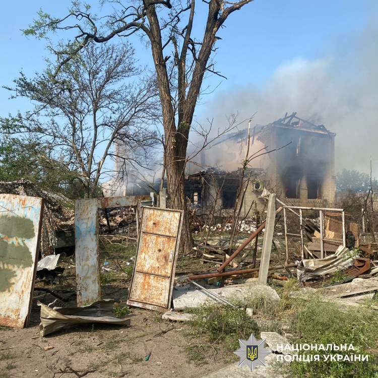 Скинуті на Мирноград авіабомби та спрямовані на цивільних 35 БпЛА: у поліції повідомили про обстріли Донеччини 5 червня