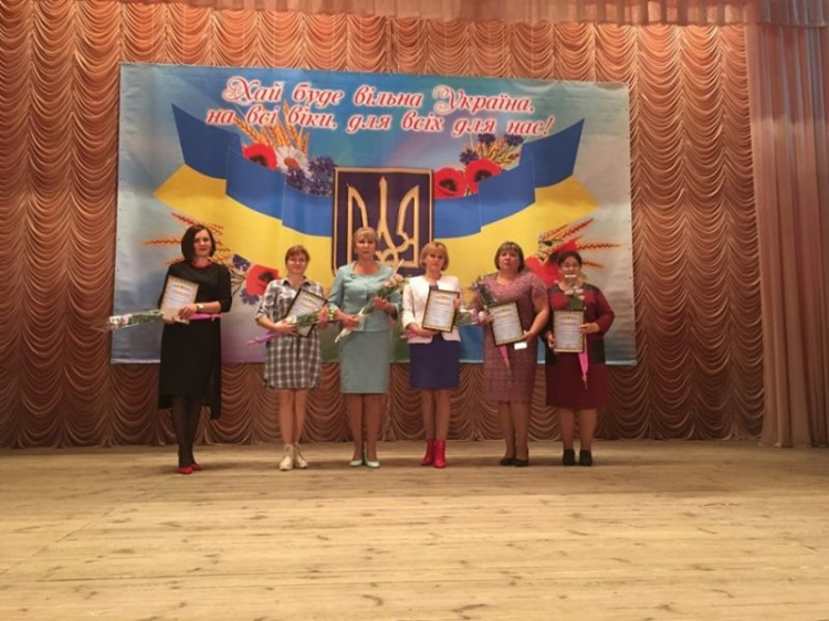 У Новоекономічному педагогів Покровського району привітали с професійним святом