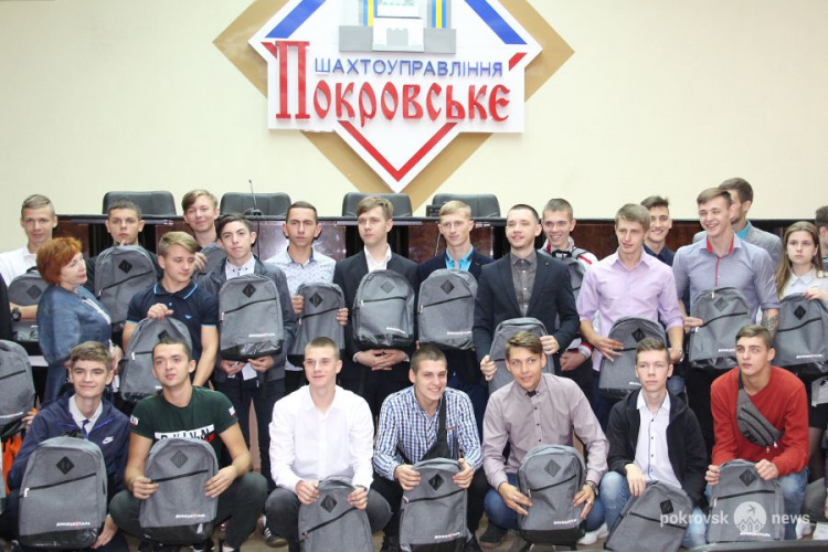 Студенты Селидовского горного техникума побывали на экскурсии в ШУ «Покровское» и получили подарки от ПРАО «Донецксталь»