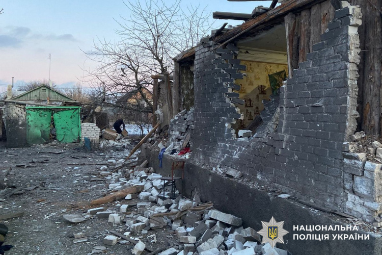 Через російські обстріли на Донеччині поранено жінку