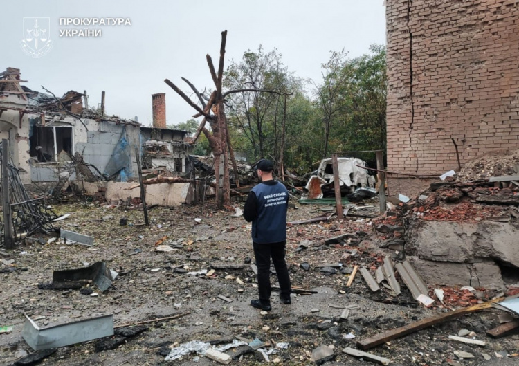 Загиблий, 13 поранених на Донеччині внаслідок обстрілу 4 жовтня