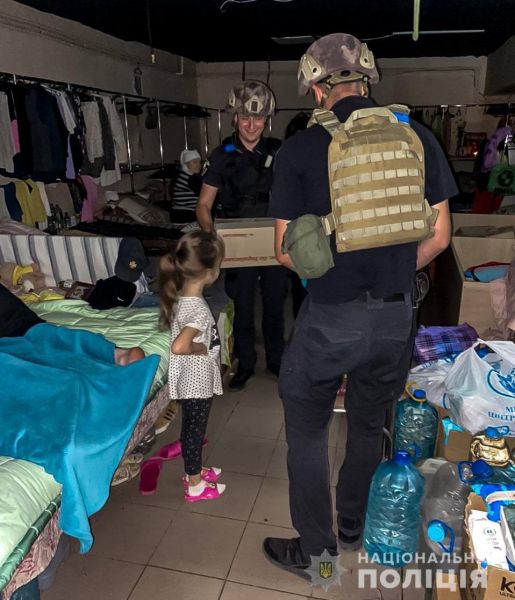 Врятовані життя та гуманітарна допомога: поліцейські піклуються про мешканців Авдіївки