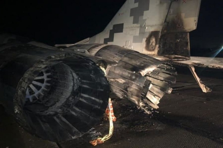 Под Киевом пьяный капитан врезался в военный самолет