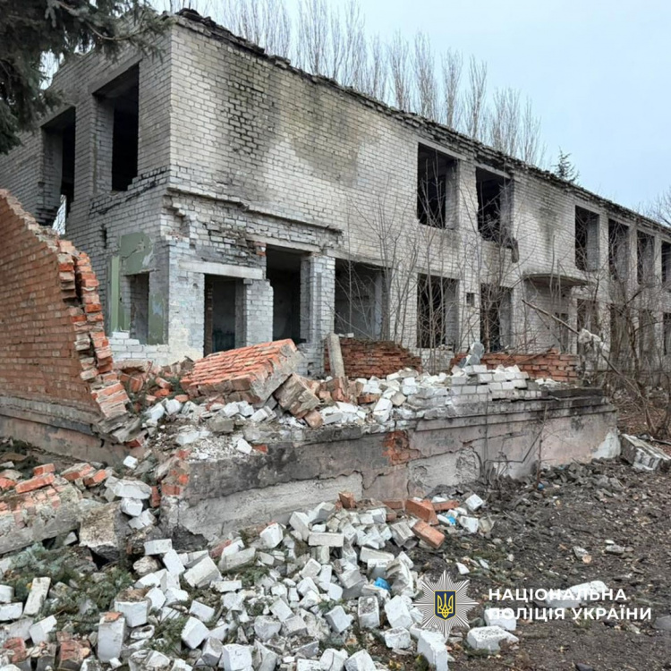 На Донеччині двоє цивільних поранені внаслідок обстрілів 19 листопада