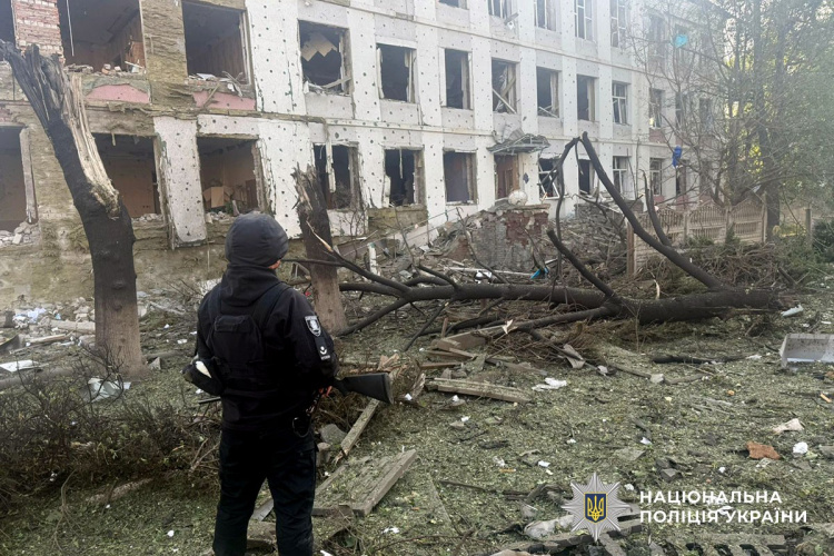 За добу ворог обстріляв 12 населених пунктів Донеччини: три людини загинули, шестеро зазнали поранень