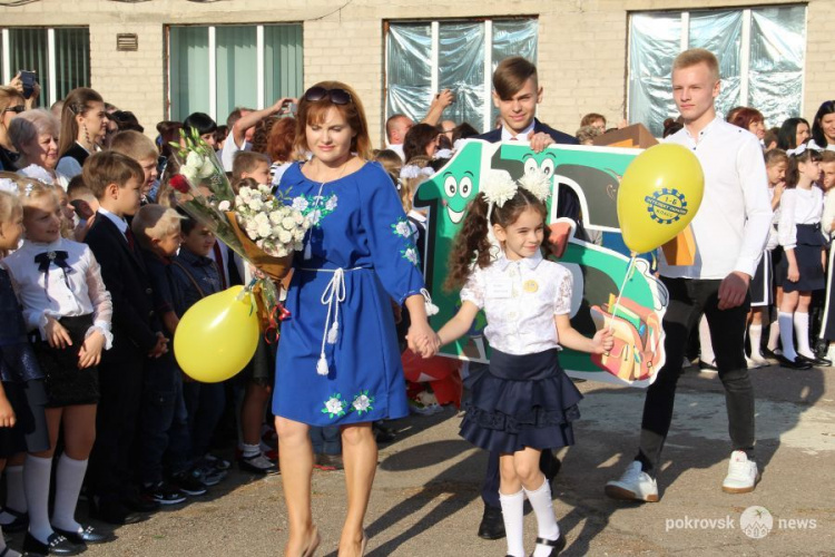 Учеба началась с праздника: в ОШ №12 Покровска состоялась торжественная линейка