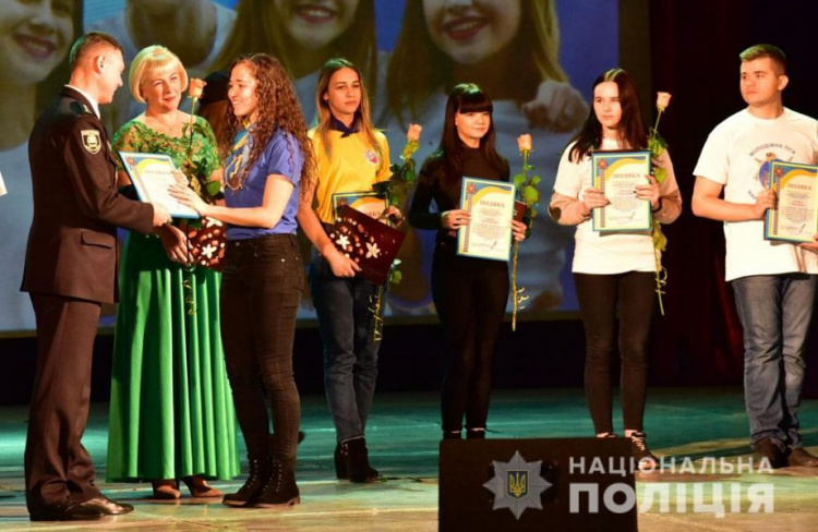 «Ліга майбутніх поліцейських» відзначила четверту річницю фестивалем гумору «Leaguesmile» в Покровську