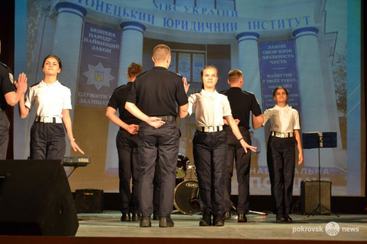 Фестиваль полицейского и юридического образования ознакомил учащихся Покровска с работой правоохранителей
