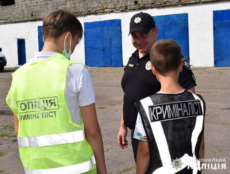 Покровські поліцейські познайомили дітей зі своєю професією