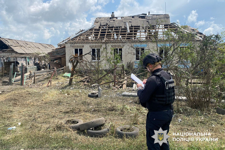 Знову руйнування та постраждалі: в поліції повідомили про наслідки обстрілів Донеччини 16 червня