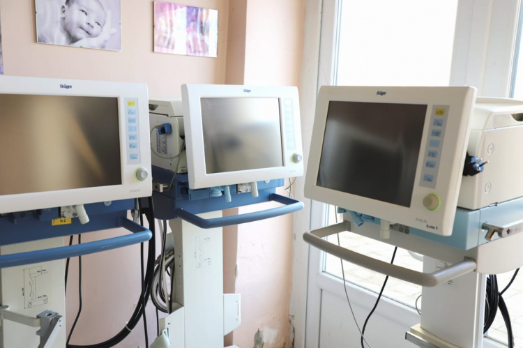 Благодійники передали перинатальному центру Покровська сучасне медичне обладнання