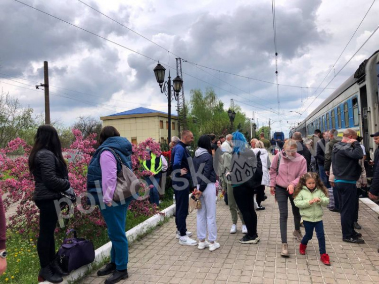 До Покровська прибув перший прямий поїзд зі Львова (додано відео)