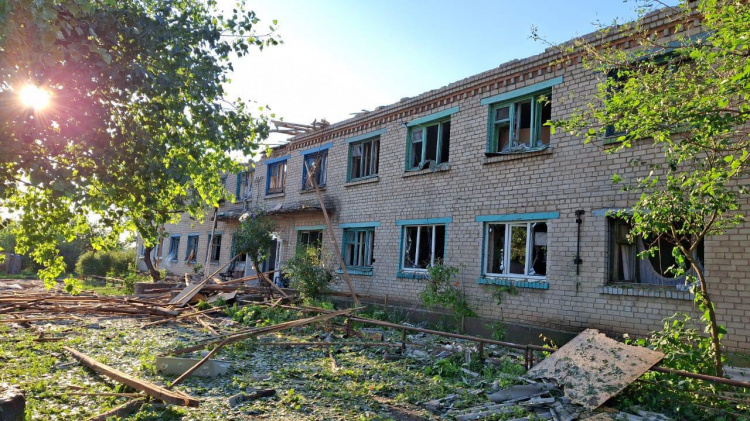 Обстріли 12 населених пунктів, 3 загиблих і 7 поранених: про наслідки російських обстрілів Донеччини за добу повідомили в поліції