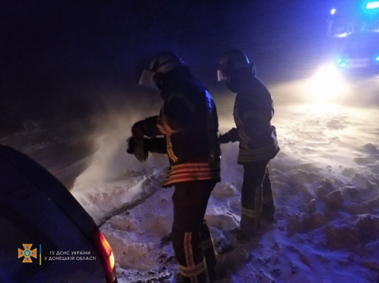 За останню добу рятувальники допомогли восьми водіям у Покровському районі