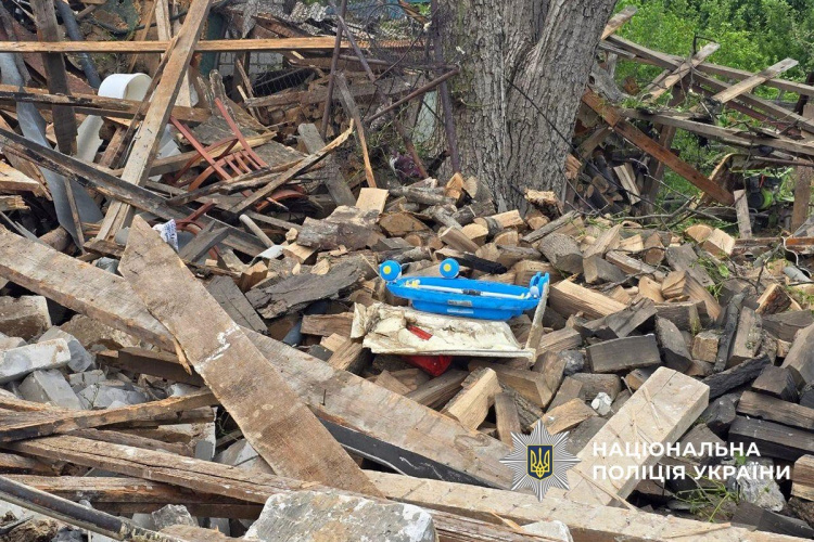 Двоє загиблих і 21 поранений: про наслідки російських обстрілів Донеччини за 25 травня