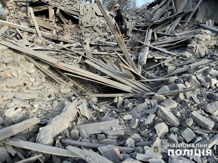 Зруйновані цивільні об’єкти, троє поранених: наслідки обстрілів Донеччини за минулу добу