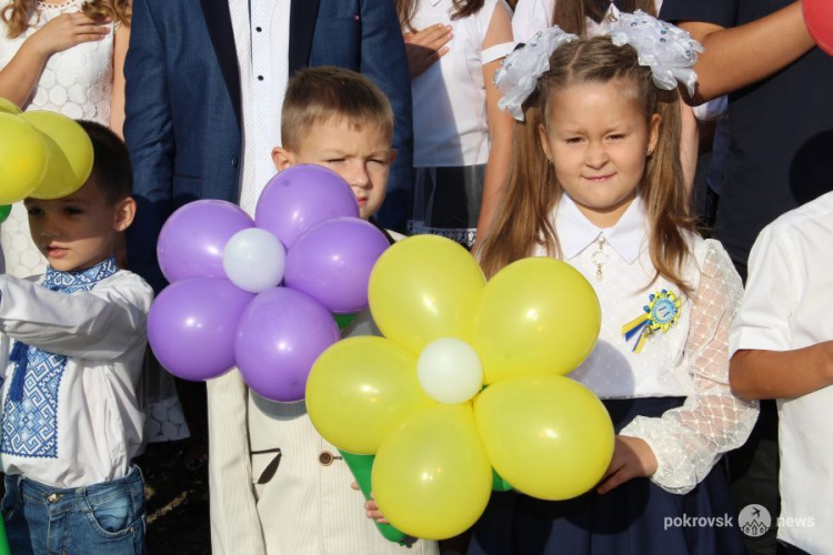 Учеба началась с праздника: в ОШ №12 Покровска состоялась торжественная линейка