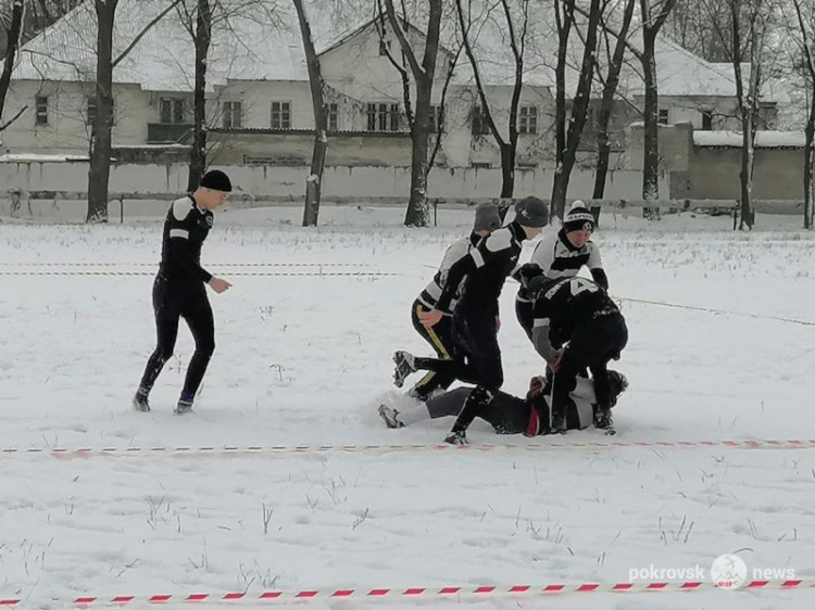 В Покровске сыграли в регби на снегу