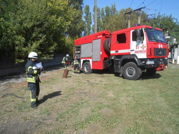 Рятувальники Покровська гасили умовну пожежу на залізниці