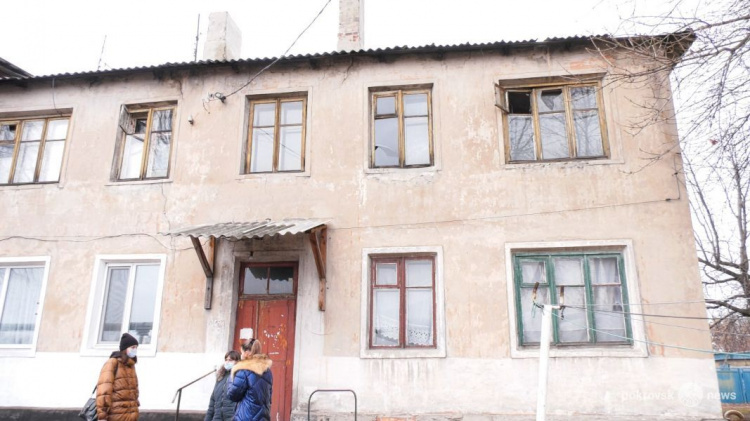 В Мирнограде течет и угрожает обвалиться потолок в двухэтажке