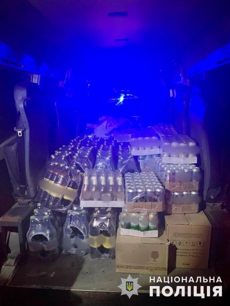 На блокпосту біля Покровська поліцейські вилучили нелегальний алкоголь