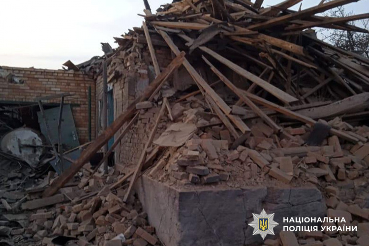 Троє людей загинули, 13 зазнали поранень через російські обстріли Донеччини 2 квітня