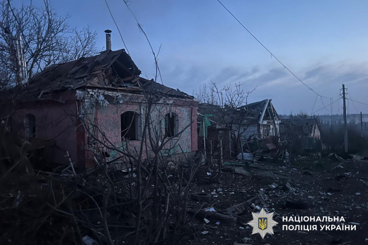 Троє людей загинули, 13 зазнали поранень через російські обстріли Донеччини 2 квітня