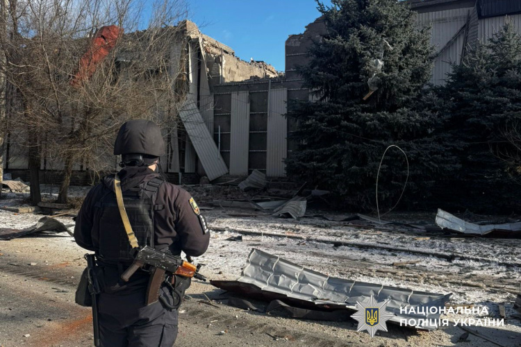 Дві людини загинули, ще чотири поранені через обстріли Донеччині 1 лютого