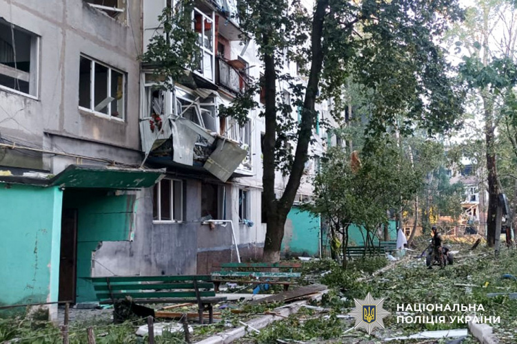 Загибель двох цивільних та поранення ще 10 зафіксували за 14 липня поліцейські Донеччини