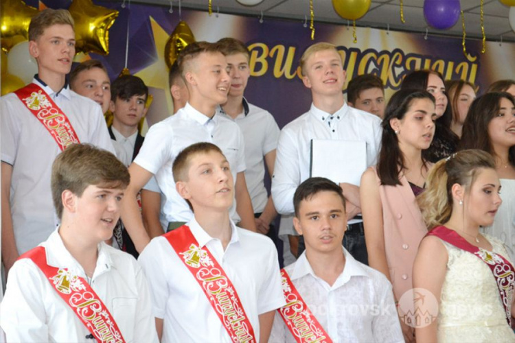Выпускной девятиклассников в Покровске: веселый праздник с ноткой грусти