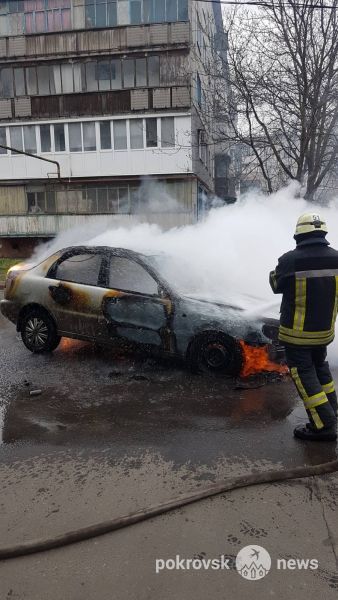 Сегодня утром в Покровске сгорел автомобиль