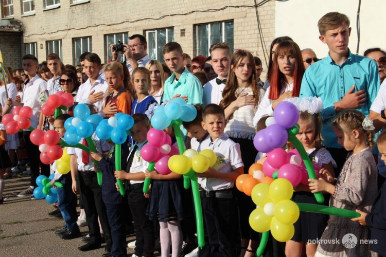 Учеба началась с праздника: в ОШ №12 Покровска состоялась торжественная линейка