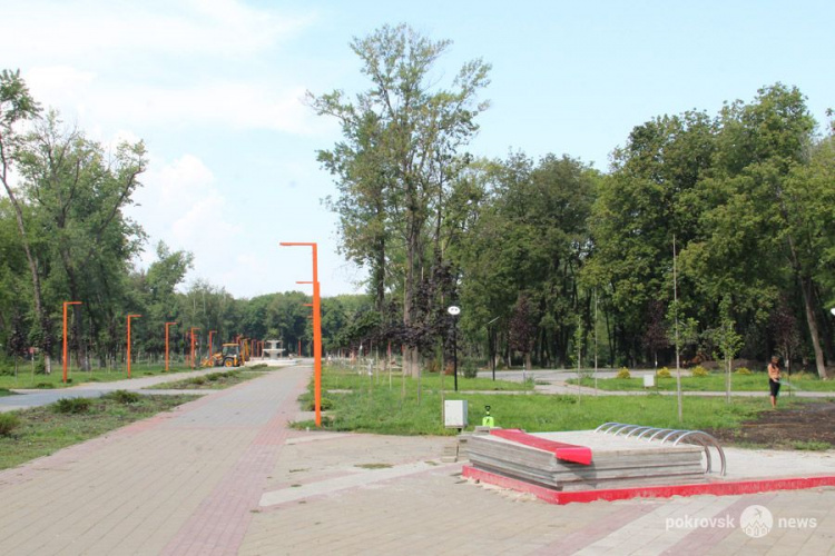 В парке «Юбилейный» Покровска появились новые объекты. Когда открытие?