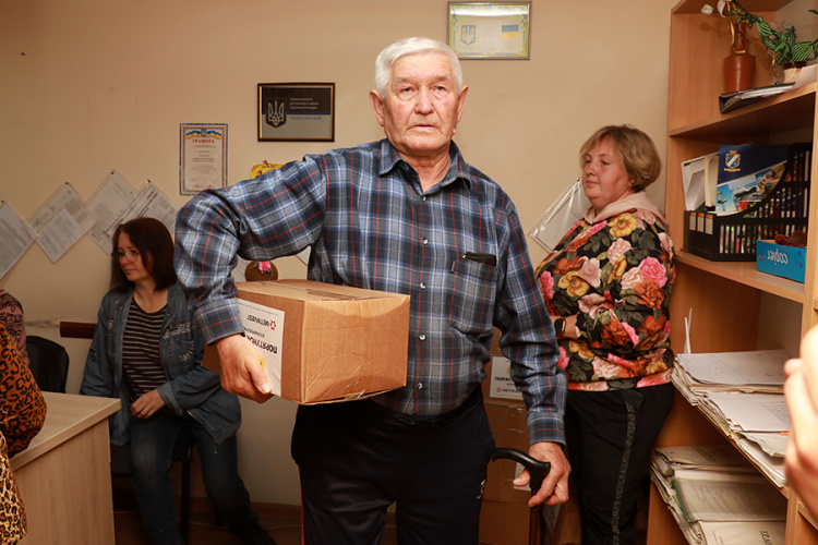Для жителей Мирноградской громады доставлена очередная партия гуманитарного груза от Фонда Рината Ахметова