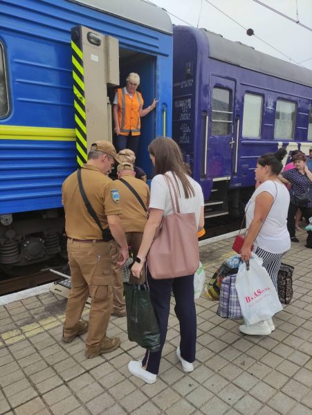 Муніципальна служба правопорядку допомагає з евакуацією жителів Покровської громади