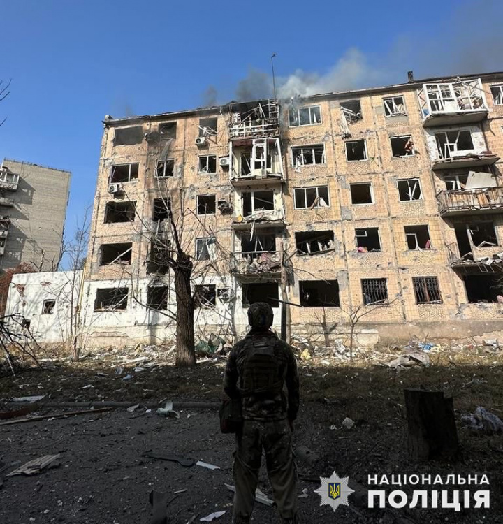 За добу ворог обстріляв 12 населених пунктів Донеччини: є вбиті та поранені